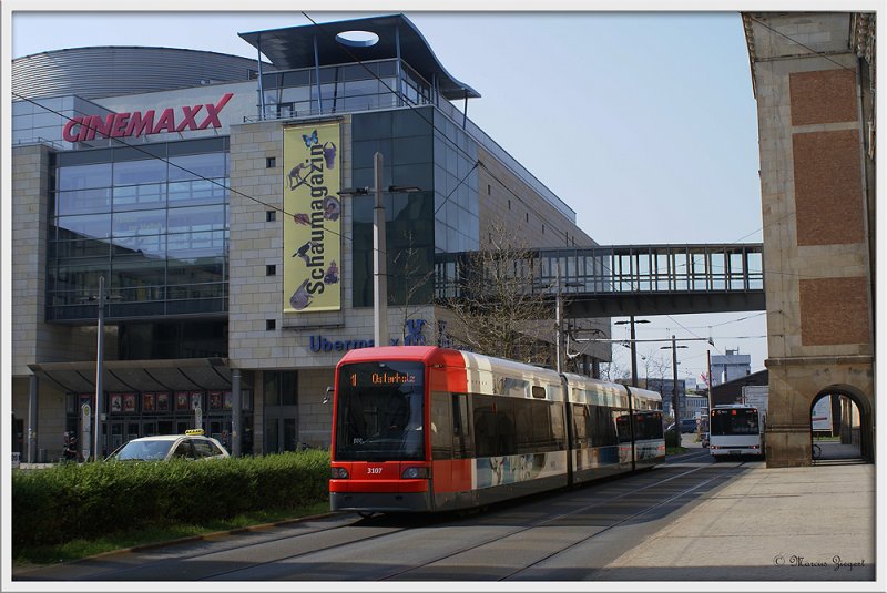 GT8N-1 der BSAG in der Bremer Bahnhofsstrae. Nchster Halt Hauptbahnhof
11.04.2009
