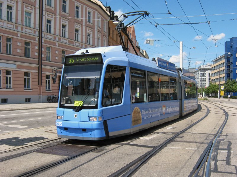 GT8N-Tw 2215 auf Linie 35 zur St. Veit-Strae auf der Betriebsstrecke am Haidenauplatz