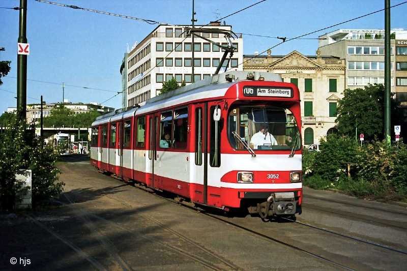 GT8S 3052 am Jan-Wellem-Platz (27. Mai 2005)