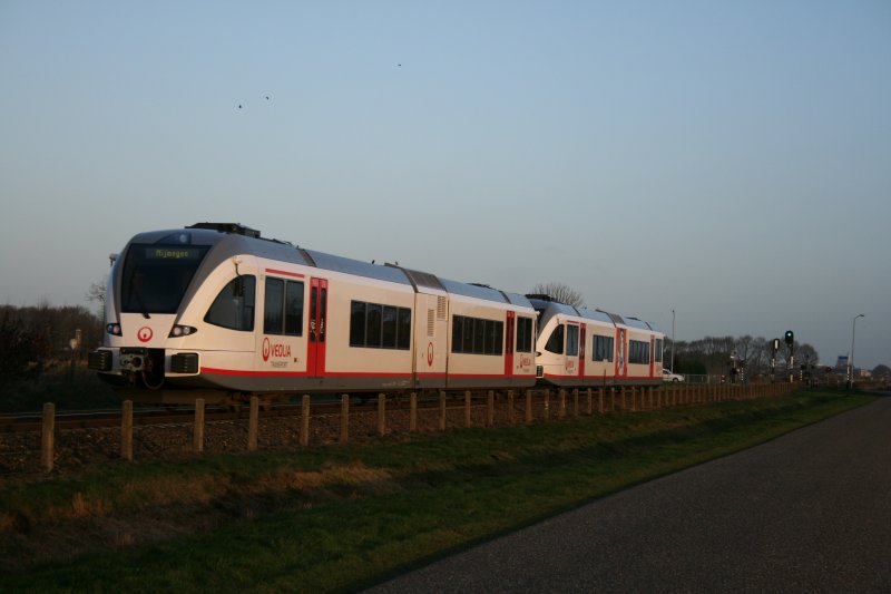 Gtw 2/6 (7)203 hinter die (7)210 mit Nahme Wilhelm Tell donnert vorber bei Vortem Mullem