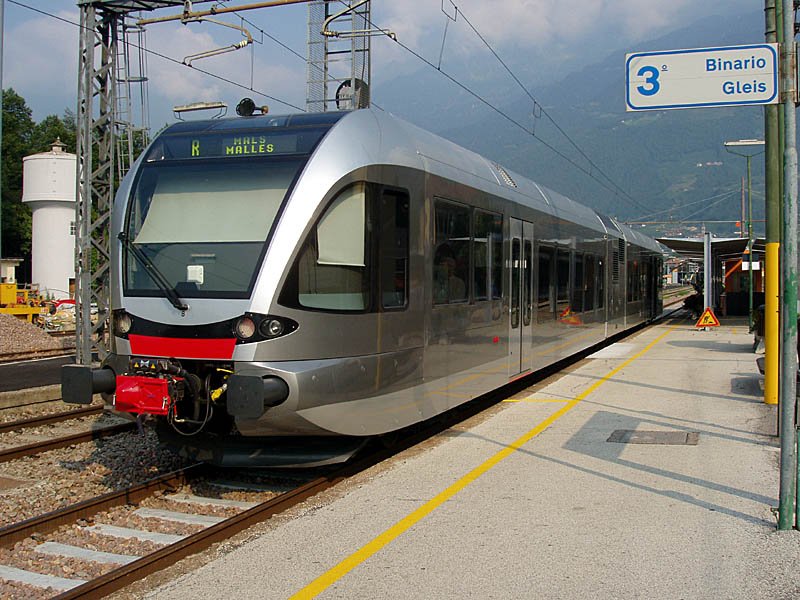 GTW 2/6, bzw. ATR 100 der Vinschgerbahn in Meran, Sdtirol (I) am 28. Juli 2005.
