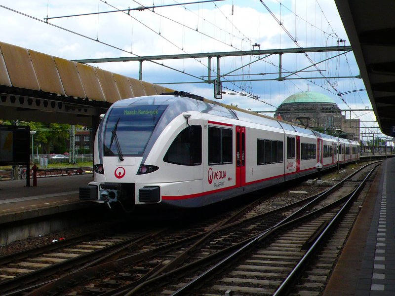 GTW 2/8 651 und ein GTW 2/6 in Bahnhof Maastricht am 20.07.09