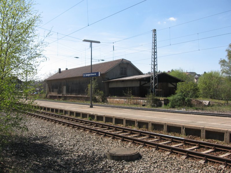 G�terschuppen im Bahnhof St.Georgen/Schwarzwald am 25.4.07