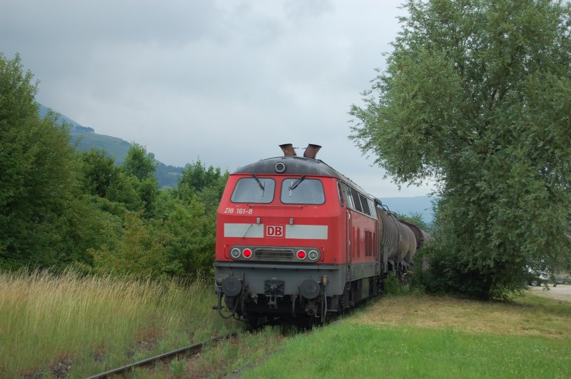 Gterverkehr auf der Teckbahn - Teil 2: 218 161-8 hngt am Ende des FZT 56105 und untersttzt somit die fhrende 294. Aufgenommen am 22.6.2009 in Dettingen.