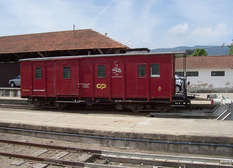 G�terwagen 92-29009-4 zum Transport von Portwein am 12.05.2006 im Bahnhof Regua. 