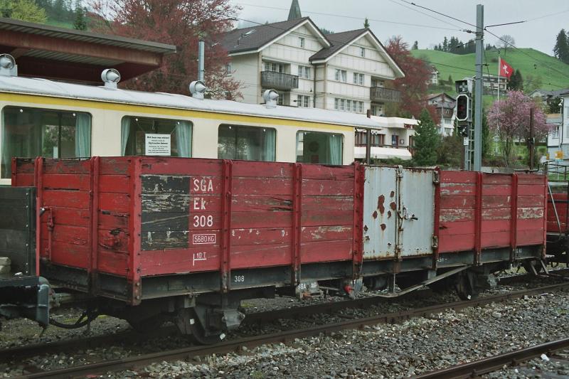 Gterwagen Ek 308 abgestellt im Bahnhof von Gais am 08.05.2006