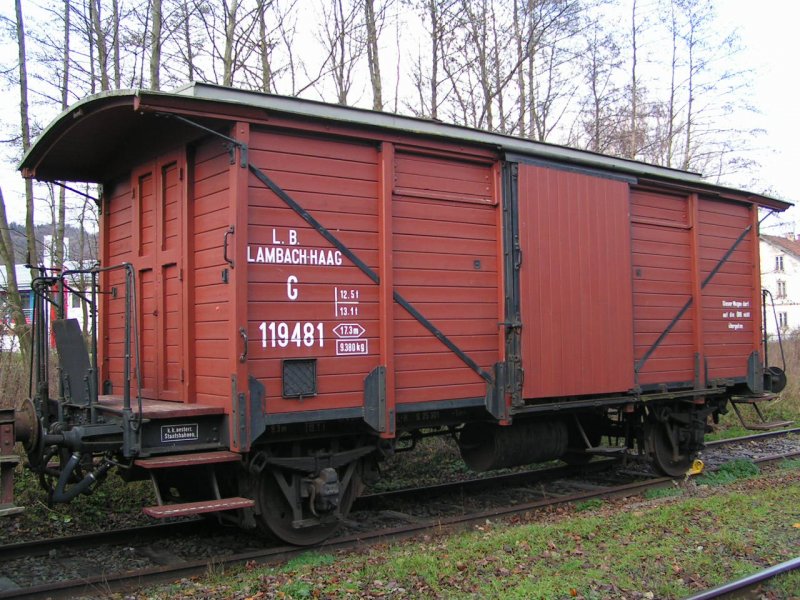 Gterwagen G 119 481 (Lambach - Haag) abgestellt am Bhf. HAAG/Hausruck; (dieser Wagen darf nicht auf die BB bergeben werden!) 2006-12-09