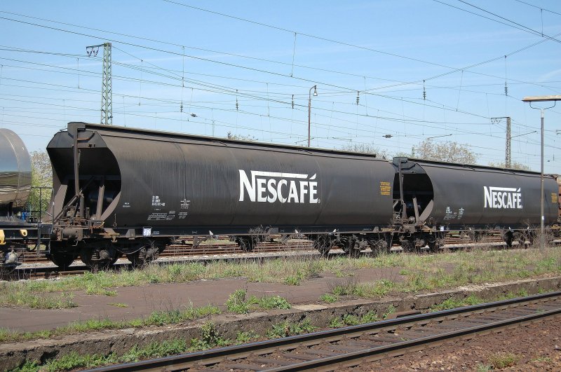Gterwagen  Nescaf  der SNCF stehen in Mannheim-Friedrichsfeld. 19.04.07