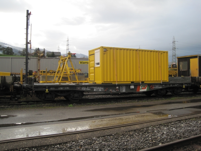 G�terwagen der StLB, eingestellt bei der CFR, vermietet an Firma
Vanoli Gleisbau bei deren Werkst�tte Samstagern, wo der Wagen seit
Mitte Dezember 2008 steht.