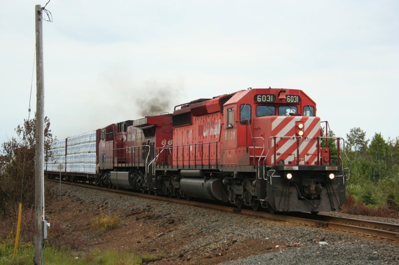 Gterzug auf dem Weg nach Sudbury mit CP SD40-2 6031 und AC44CW 8602 am 8.8.2009 in Azilda.