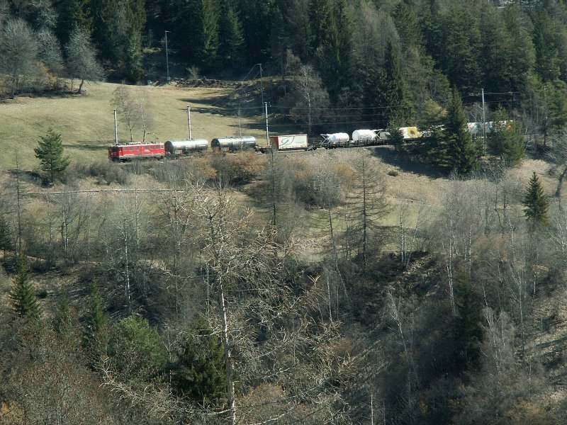 Gterzug vom Engadin kommend,kurz vor der Station Filisur.12.03.07