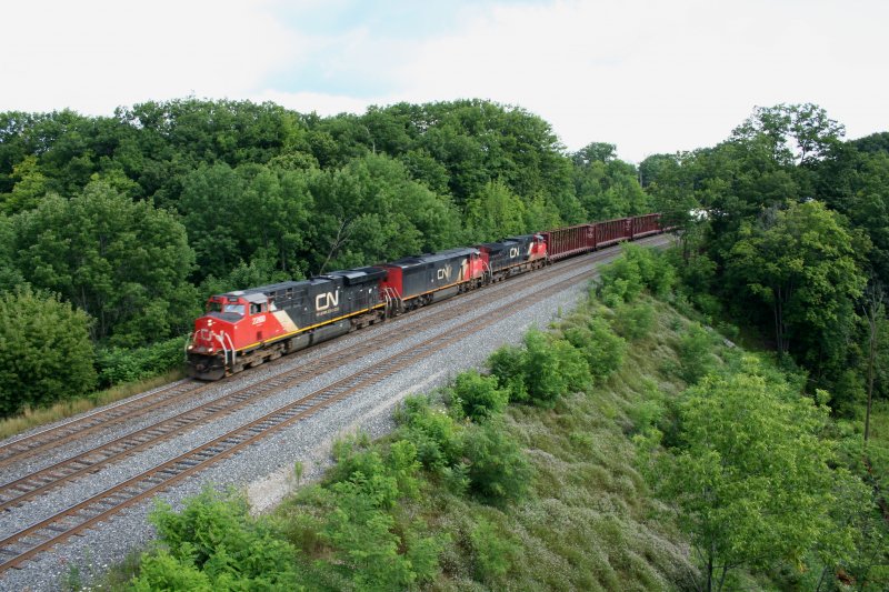 Gterzug mit je 1 ES44DC 2260, C40-RM 2441 und C44-9W 2560 aus Richtung Toronto nach Westen am 1.8.2008 in Bayview Junction,ON. 

