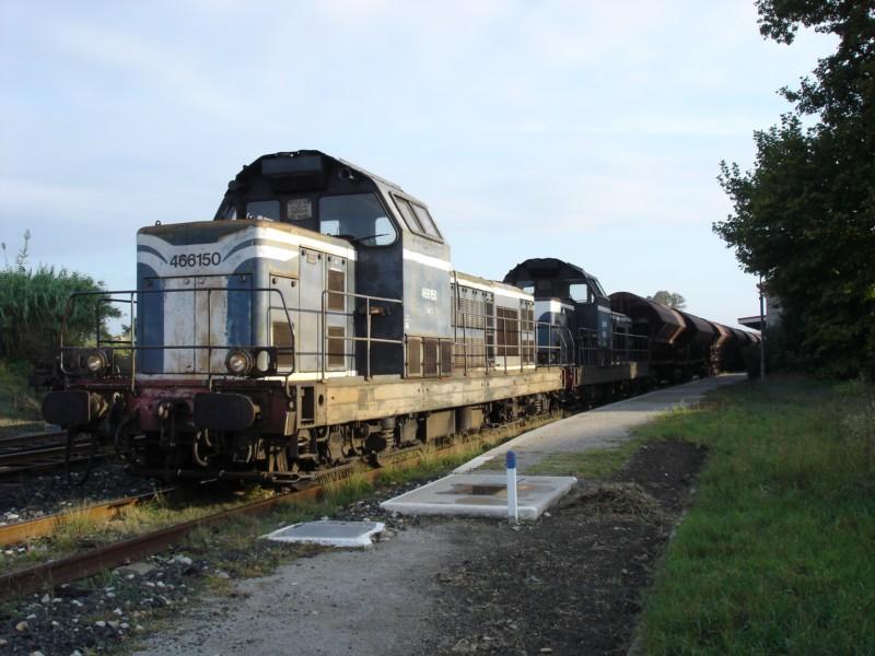 G�terzug mit leeren Salztransportwagen. Mit diesen Wagen wird Industriesalz ab Aigues Mortes in den Norden von Frankreich, genauer nach Metz gebracht. Aigues Mortes 14.10.2005.