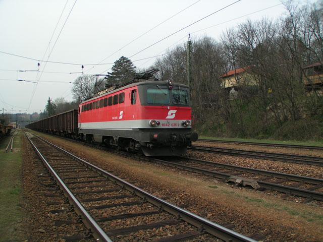 Gterzug mit BB 1042.036-2
<a href= http://www.bahnbilder.de/kauf  target= _blank ><img src= http://www.bahnbilder.de/counter/counter_new.php?key=71733187  alt= Bahnbilder.de  title= bahnbilder.de  border= 0 ></a>

