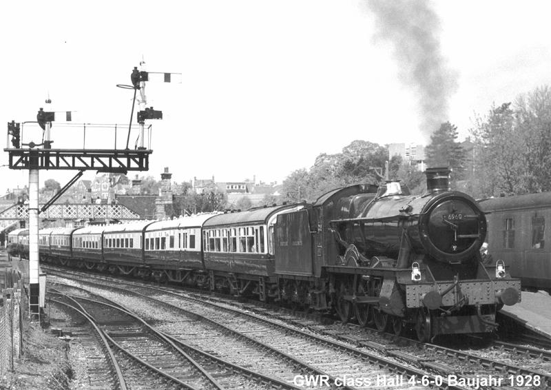 GWR Class Hall 4-6-0 der Severn Valley Railway Baujahr 1928 verlt den Bahnhof Bridgnorth mit einem Zug aus alten GWR coaches. Die Museumsbahnanlagen sind noch aus der alten GWR-Zeit.