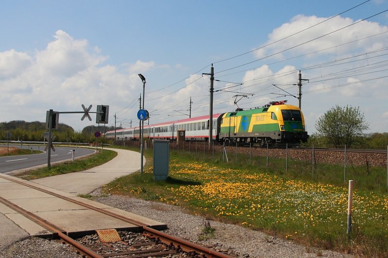 GySEV 1047 504 mit IC549 auf dem Weg nach Wien West. Aufgenommen am 18. April 2009 bei Hrsching.