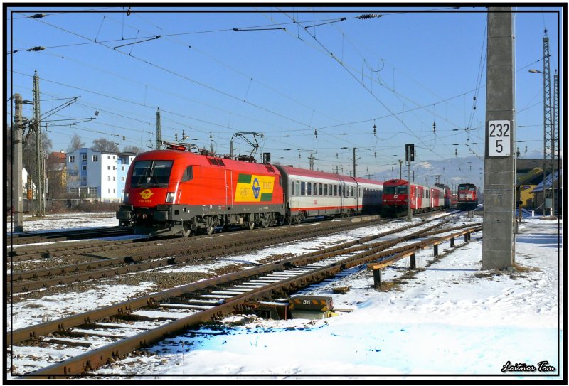 





GySev Taurus 1116 065 fhrt mit IC 533 Carinthischer Sommer von Wien nach Villach.
20.12.2007



