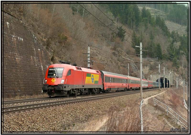 GySev Taurus 1116 065 fhrt mit EC 533 von Wien nach Villach.Fotografiert beim Westportal Galgenbergtunnel St.Michael i.d.Steiermark.
9.3.2008