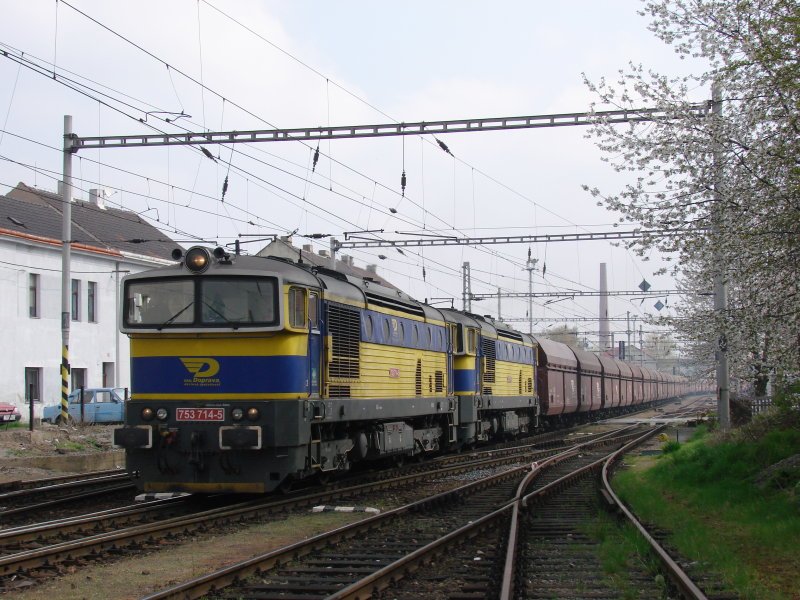 GZ in Richtung Kladno, mit OKD 753 714 und 713 am 18.04.2008