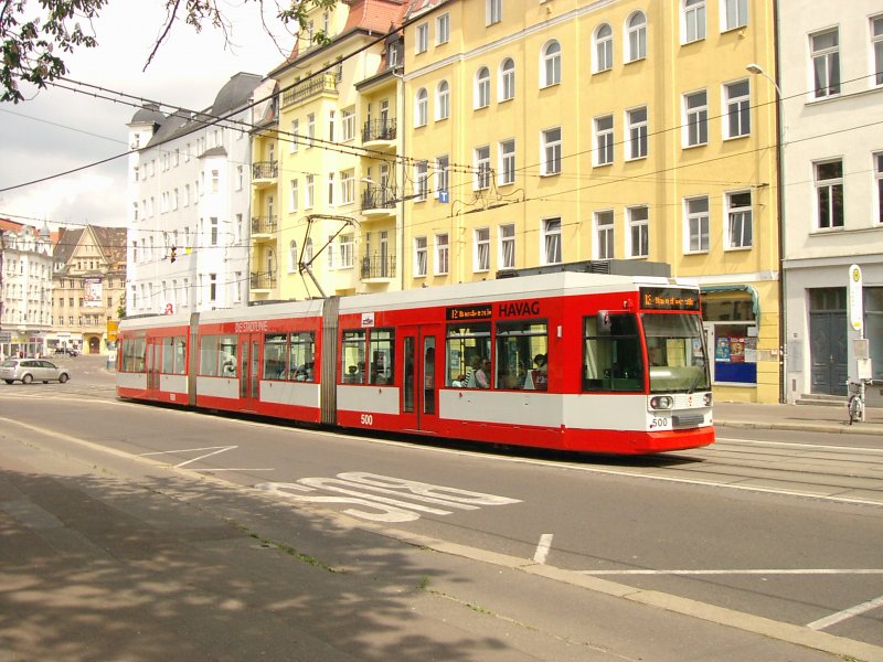 Halle / Saale: Wagen 500 am 16.05.2008 an der Haltestelle am Steintor.