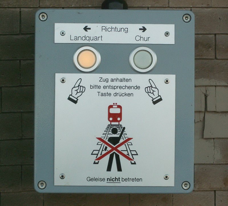  Halt auf Verlangen  bei der RhB Station Zizers.