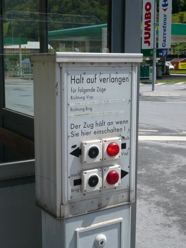HaltaufVerlangen Knopf am Haltepunkt Eyholz auf der Matterhorn Gotthard Bahn