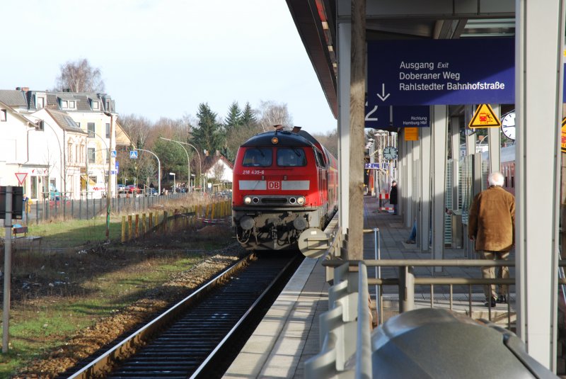 HAMBURG, 01.02.2007, 218 435-6 nach Hamburg Hauptbahnhof bei der Einfahrt in den Bahnhof Hamburg-Rahlstedt