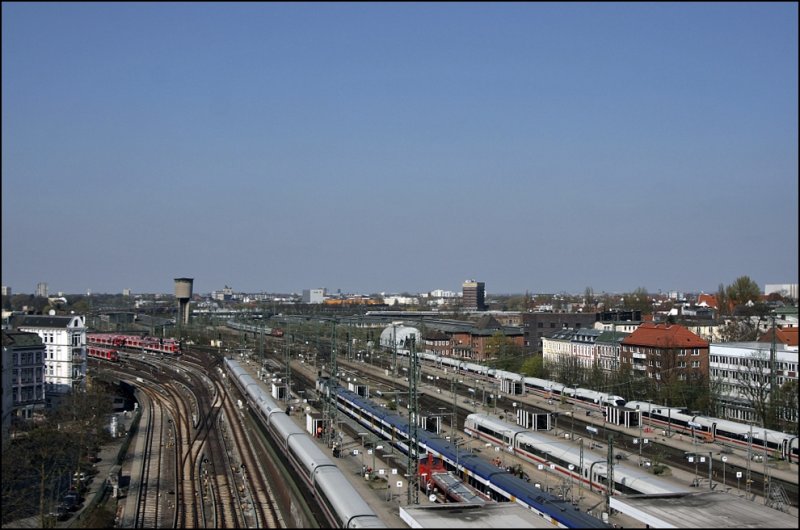 Hamburg-Altona: Der Kopfbahnhof Altona ist ein wichtiger Knotenbahnhof im Fern- und Regionalverkehr. (10.04.2009)

