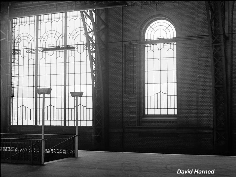 Hamburg Damtor 1981 Jugendstil glas. Noch lichtdurchlssig, nicht transparent, obgleich ich das neue Glas in der wieder hergestellten Station liebe.