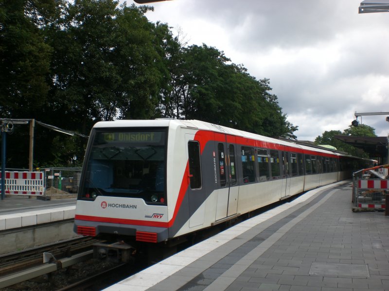 Hamburg Die U1 nach S+U Bahnhof Ohlsdorf im UBahnhof