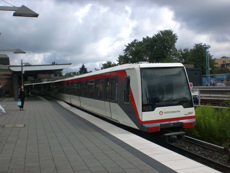 Hamburg: Die U1 im S+U Bahnhof Ohlsdorf.