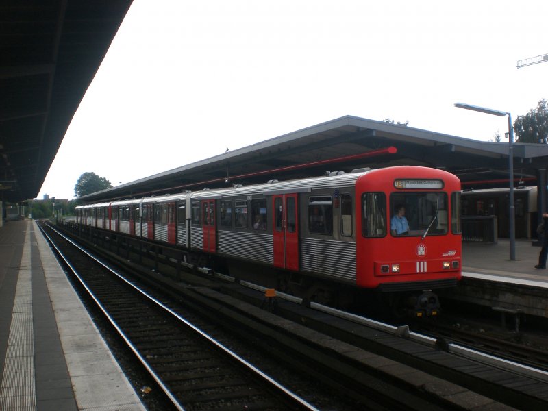 Hamburg Die U3 nach UBahnhof Wandsbek Gartenstadt im S+U Bahnhof