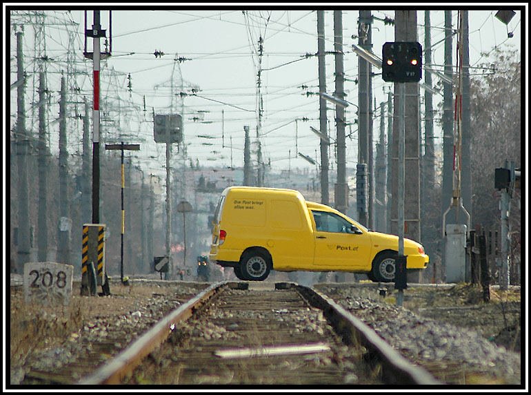 Handelt es sich hier um ein Bahnbild? Es gab bei uns in sterreich einmal eine Werbung:  Die Post bringt allen was 