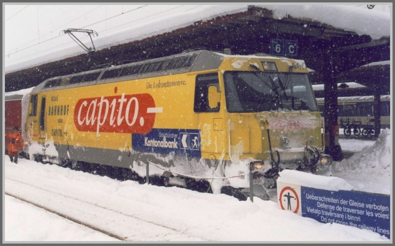 Harter Wintereinsatz der Ge 4/4 III 647  Grsch  in Chur am damaligen Gleis 6 und dem heutigen Gleis 10. (Archiv 02/98)