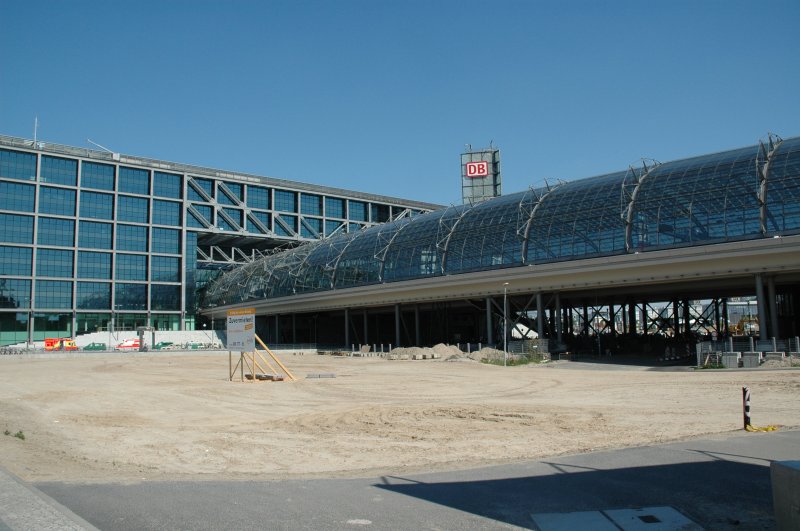 Hauptbahnhof Berlin von Nordwesten aus gesehen; 11.06.2006