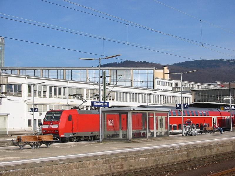 Hauptbahnhof Heidelberg am 20.03.2005. Die BR 146 ist gerade mit einem Regionalzug aus Frankfurt gekommen. 