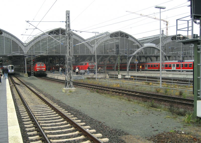 Hauptbahnhof Lbeck am 13.12.2008.
Lbeck war die letzte Grostadt in Deutschland,
welche jetzt endlich an das Stromnetz der DB
angeschlossen wurde
Bemerkt soll werden, dass dieses Ereignis gefeiert wurde. 