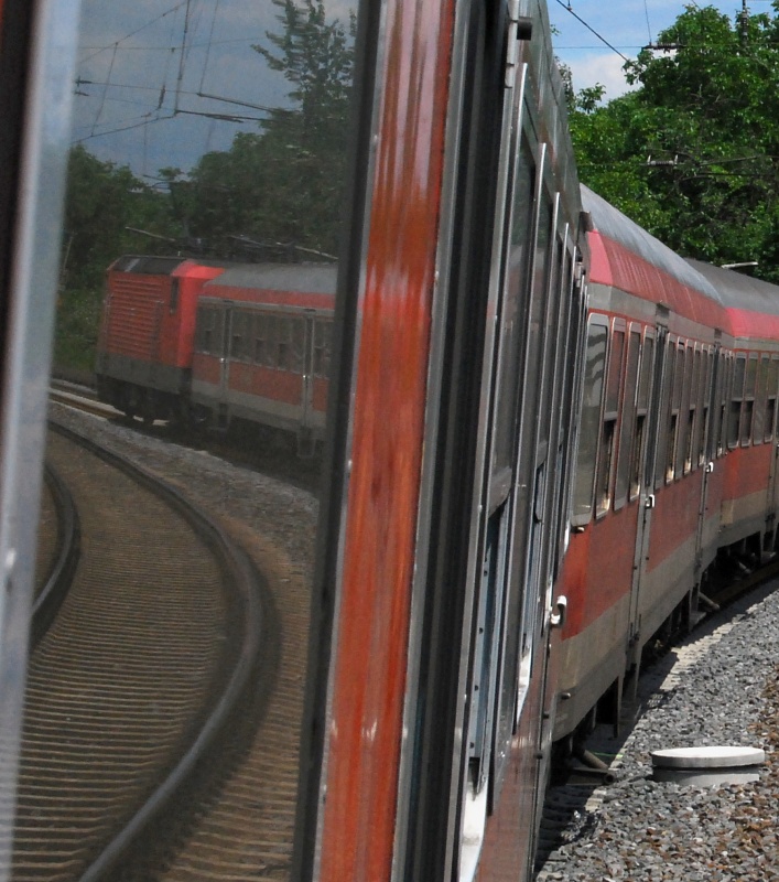 Hauptbahnromantik. Hier geht es noch. Blick aus der RB 15524 in Erbach/Rheingau. (12. Juni 2009)