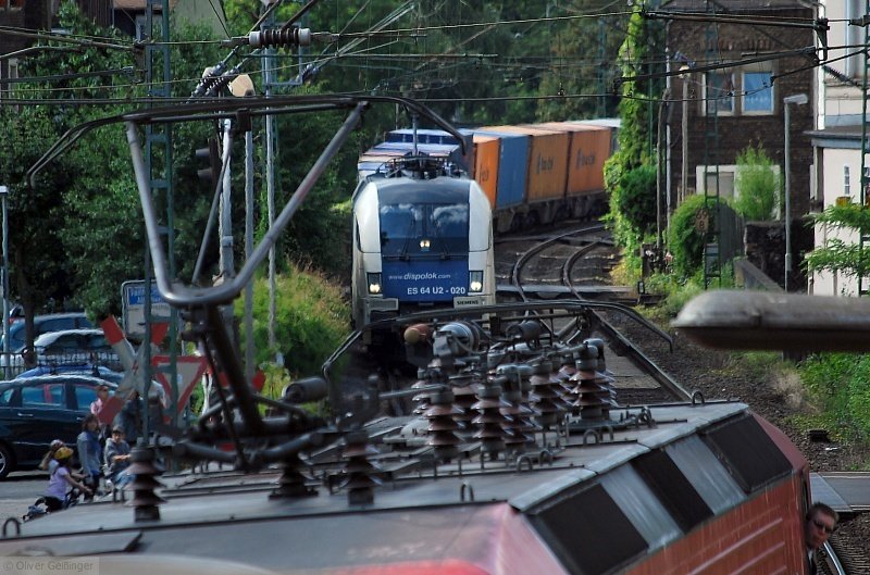 Hauptbahnromantik (Mittelrheintal). RB 15534 mit 143 644-3 begegnet einem Taurus ES 64 U2-020. (12. Juni 2009) Die etwas andere Sicht der Zugbegegnung.