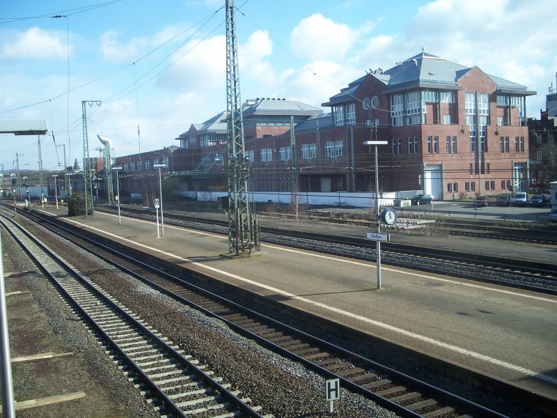 Hauptpost am Bahnhof Gieen, nrdliche Ausfahrt Richtung Marburg im Sommer 2008
