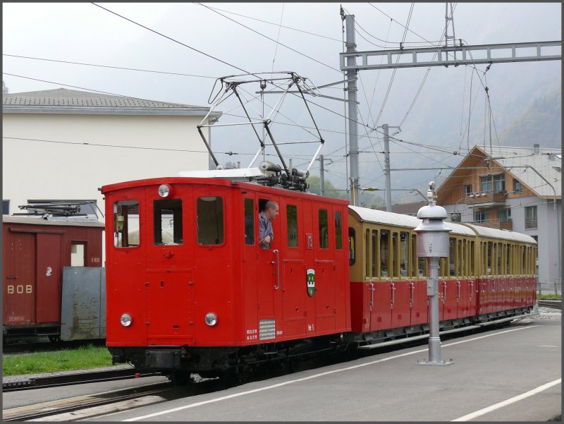 He 2/2 13  Matten  verlsst Wilderwil Richtung Schynige Platte. (12.10.2007)