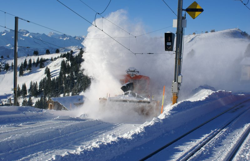 He 2/3 Lok 8 im Einsatz auf Rigi Staffel bei Schneerumungsarbeiten am 06.03.2008. 
