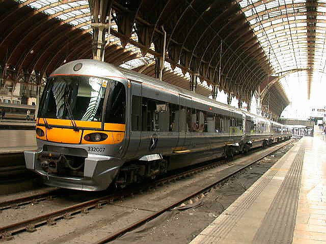 Heathrow Airport Express 332007 at Paddington Station. (13.08.2001)