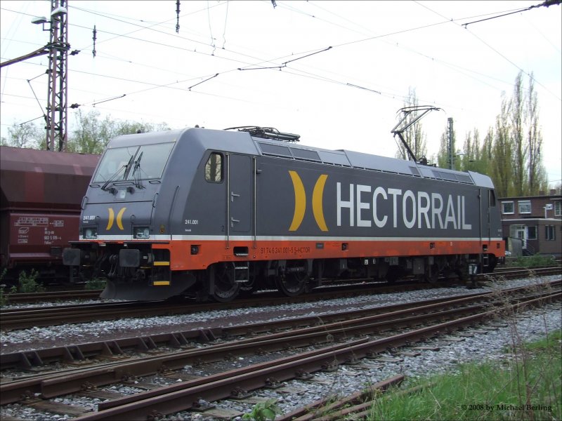 Hector Rail 241 001 (Kenobi) bei der einfahrt in den bf Wanne. Die ist die erste einfahrt von Hectorrail in Wanne. 22.4.08 