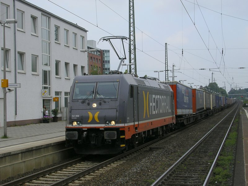 HECTORRAIL 241 006 Calrissian mit GZ durch Recklinghausen Hbf.,
Gleis 1 nach Wanne Eickel Gterbahnhof.(26.08.2008)