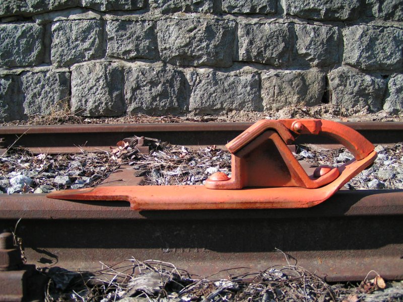 Hemmschuh auf einem Gleis aus dem Jahre 1913, Bhf. RIED i.I.070726