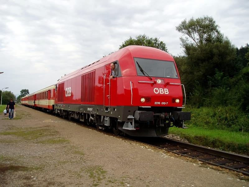  Hercules  2016.010-7 mit einem Regionalzug Richtung Feldbach in Takern - St.Margarethen im September 2004