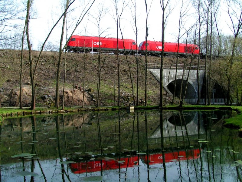 Hercules-Tandem des G68807 spiegelt sich Teich; 080408