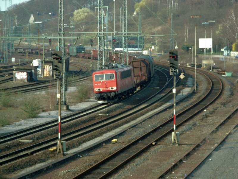Herzogenrath: 155-115 legt sich mit ihrem Gterzug in die Kurve.
15.03.2007
