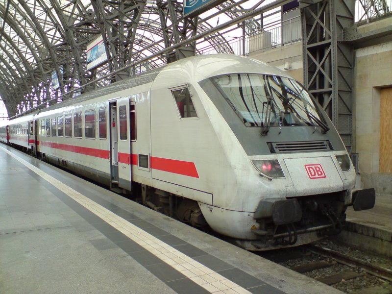Heut mal ein IC, wo sonst immer ein ICE steht.
Aufgenommen am 14.05.09